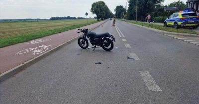 Kolizja dwóch motocyklistów na skrzyżowaniu