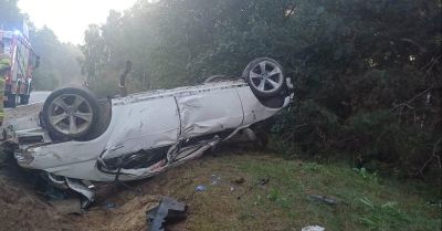 Amelin: BMW dachowało w rowie, 22-latek trafił do szpitala